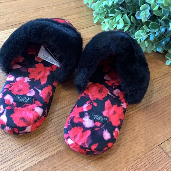 Victoria Secret | Signature Satin Slippers - Picture 3 of 10